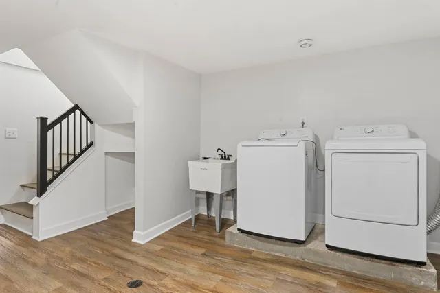 a view of a utility room with washer and dryer