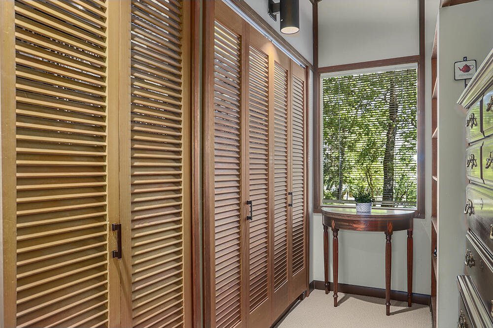 4990 Upper River Road Grants Pass, OR 97526 - Photo 25 of 54 Master Closet