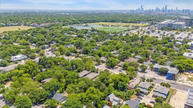 $450,000 | 700 West N Loop Boulevard, Austin, TX 78751