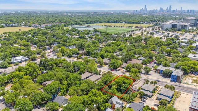 $450,000 | 700 West N Loop Boulevard, Austin, TX 78751