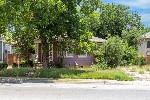 $450,000 | 700 West N Loop Boulevard, Austin, TX 78751