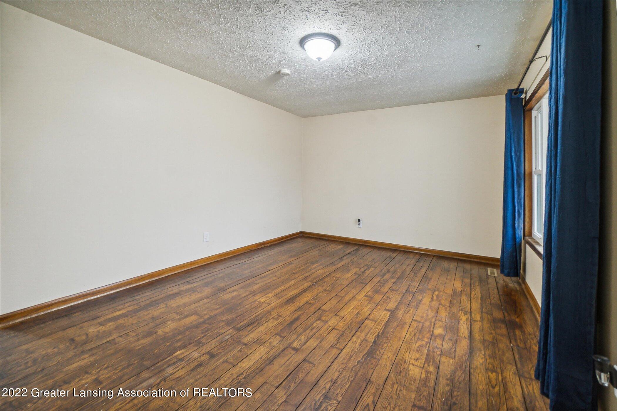 4853 Knapp Street Dimondale, MI 48821 - Photo 26 of 32 Secondary Living Room