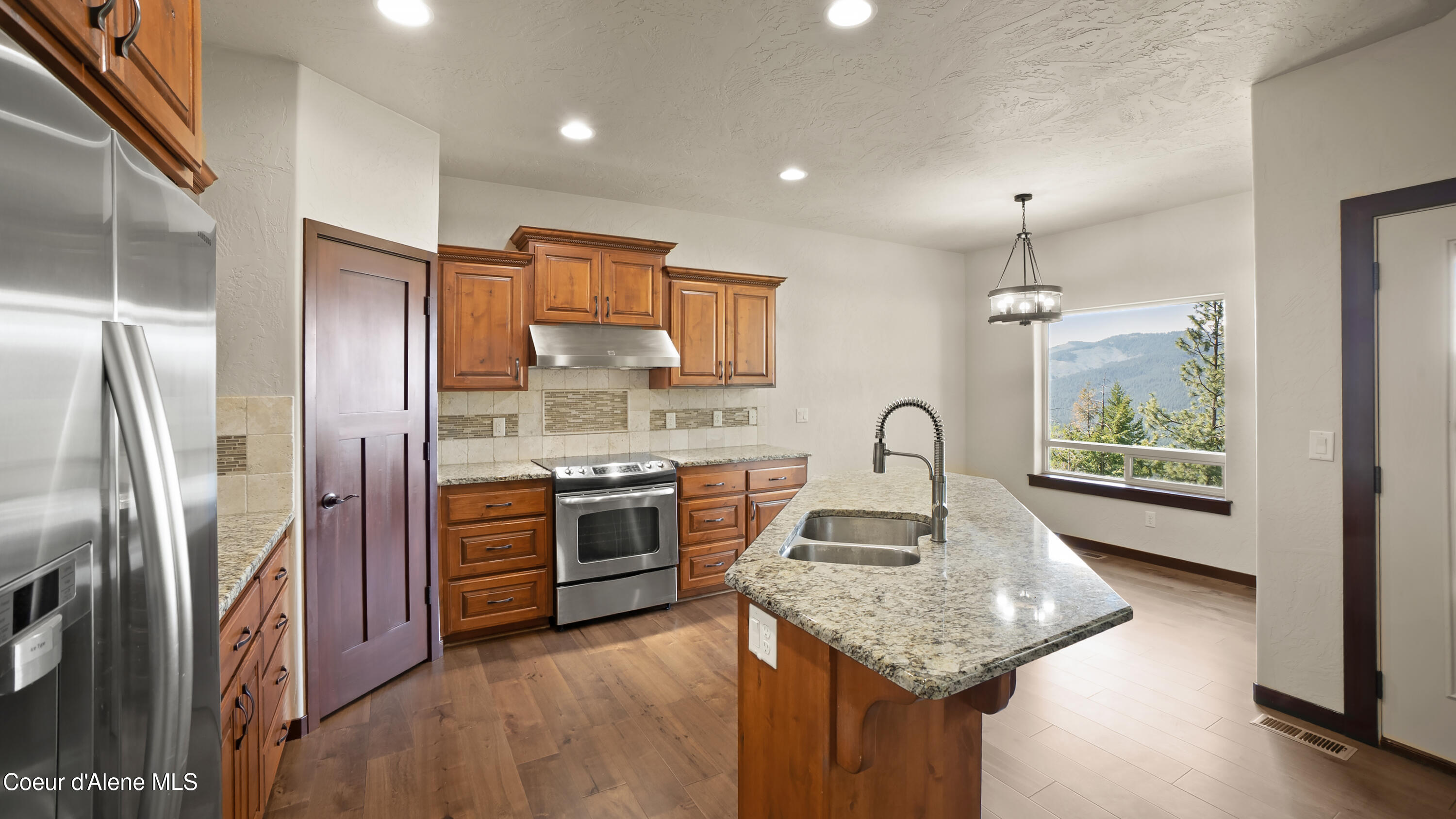 8517 West Eagle Ridge Road Coeur D'Alene, ID 83814 - Photo 13 of 37 8517WEagleRidgeRoad-KITCHEN (1)