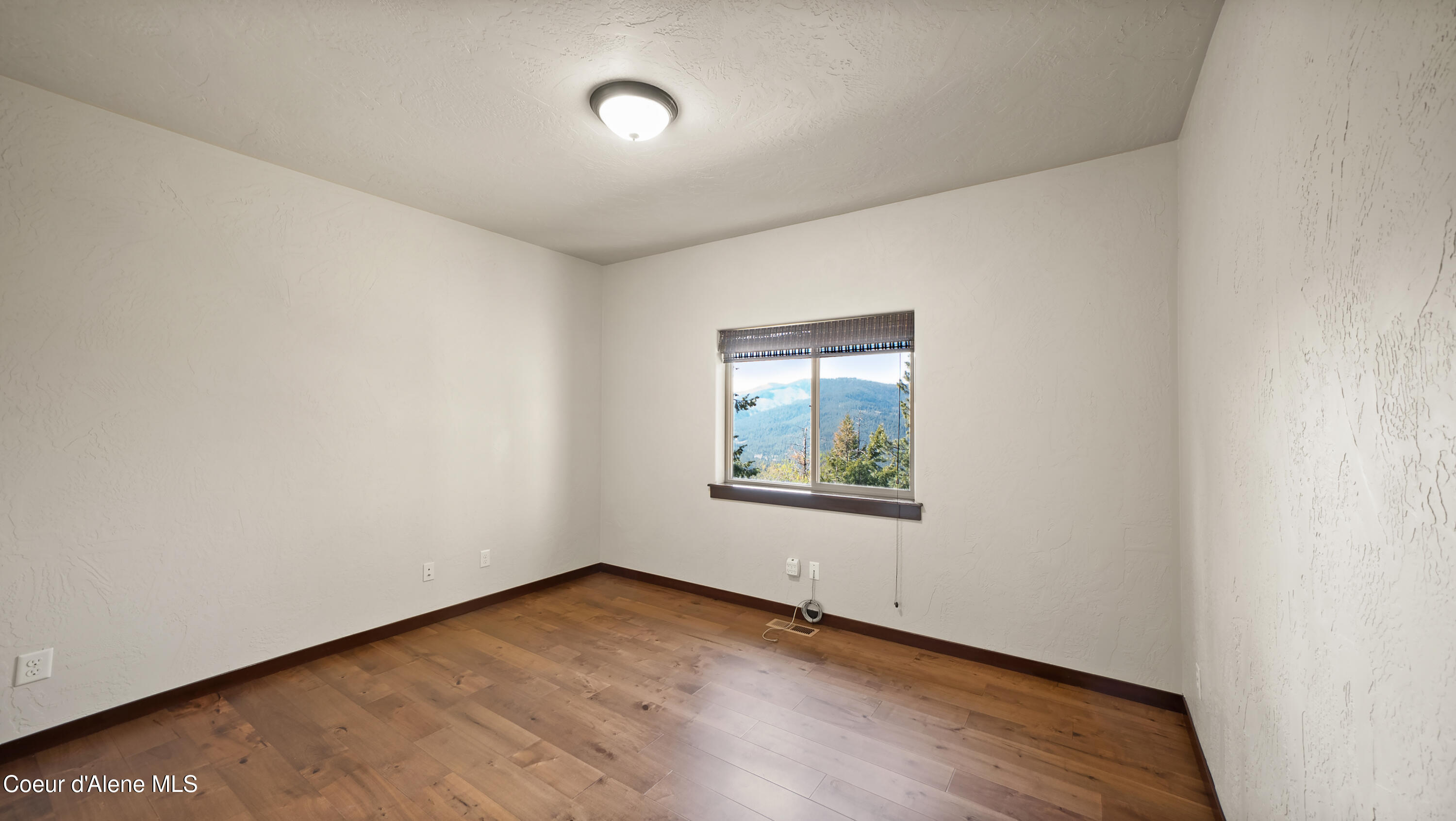 8517 West Eagle Ridge Road Coeur D'Alene, ID 83814 - Photo 21 of 37 8517WEagleRidgeRoad-BEDROOM