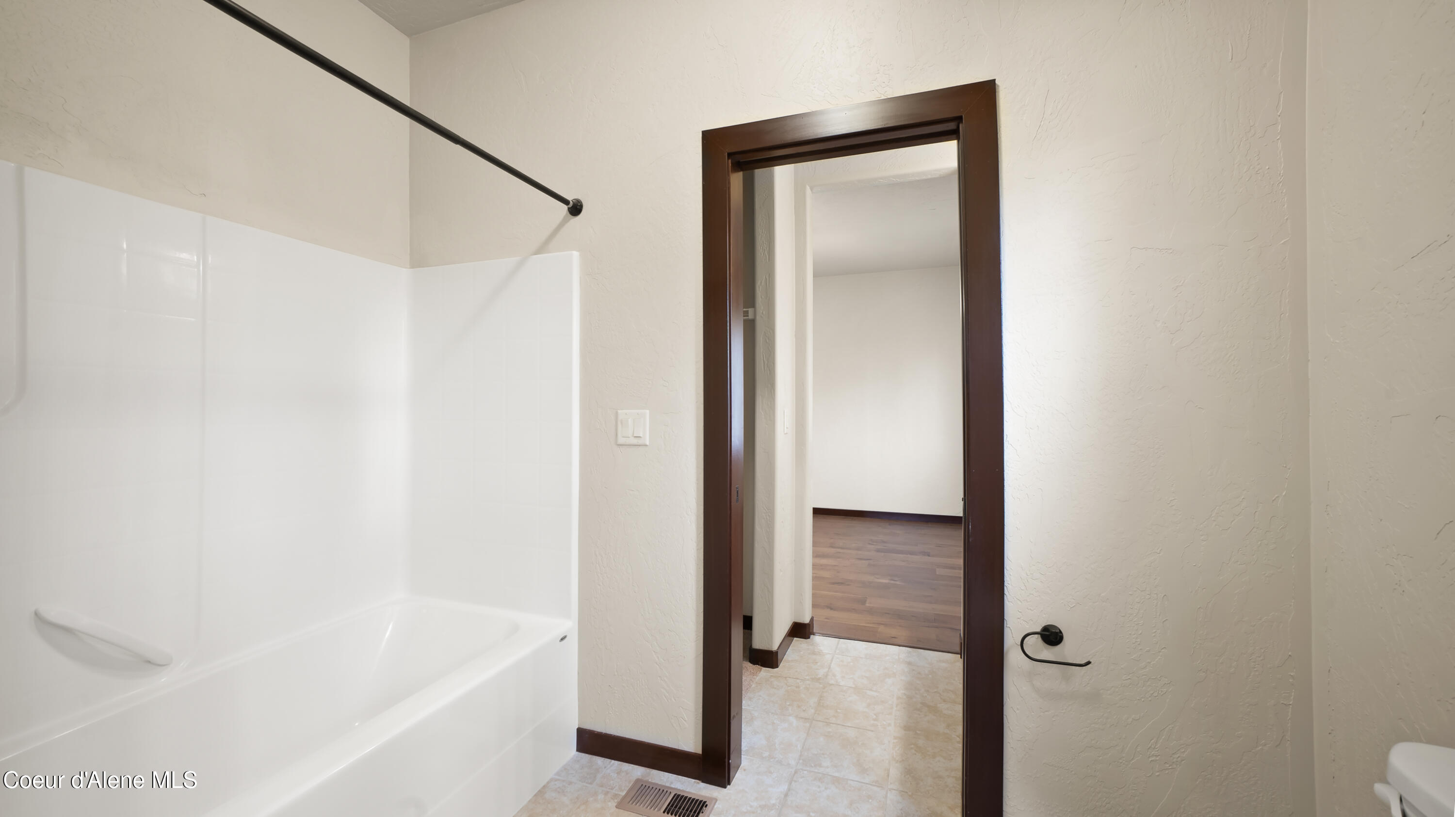 8517 West Eagle Ridge Road Coeur D'Alene, ID 83814 - Photo 25 of 37 8517WEagleRidgeRoad-BATHROOM (2)