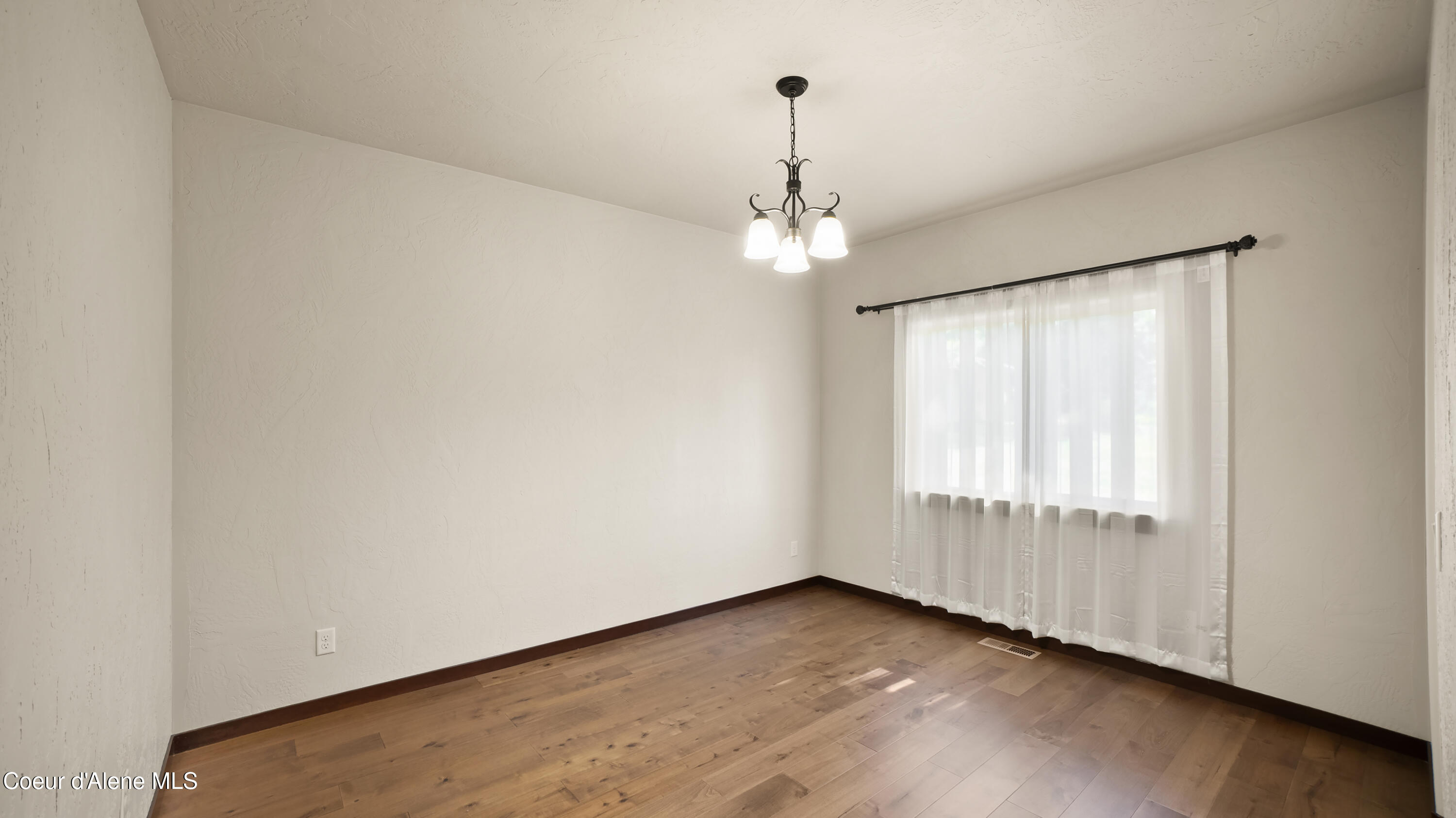 8517 West Eagle Ridge Road Coeur D'Alene, ID 83814 - Photo 28 of 37 8517WEagleRidgeRoad-BEDROOM (3)