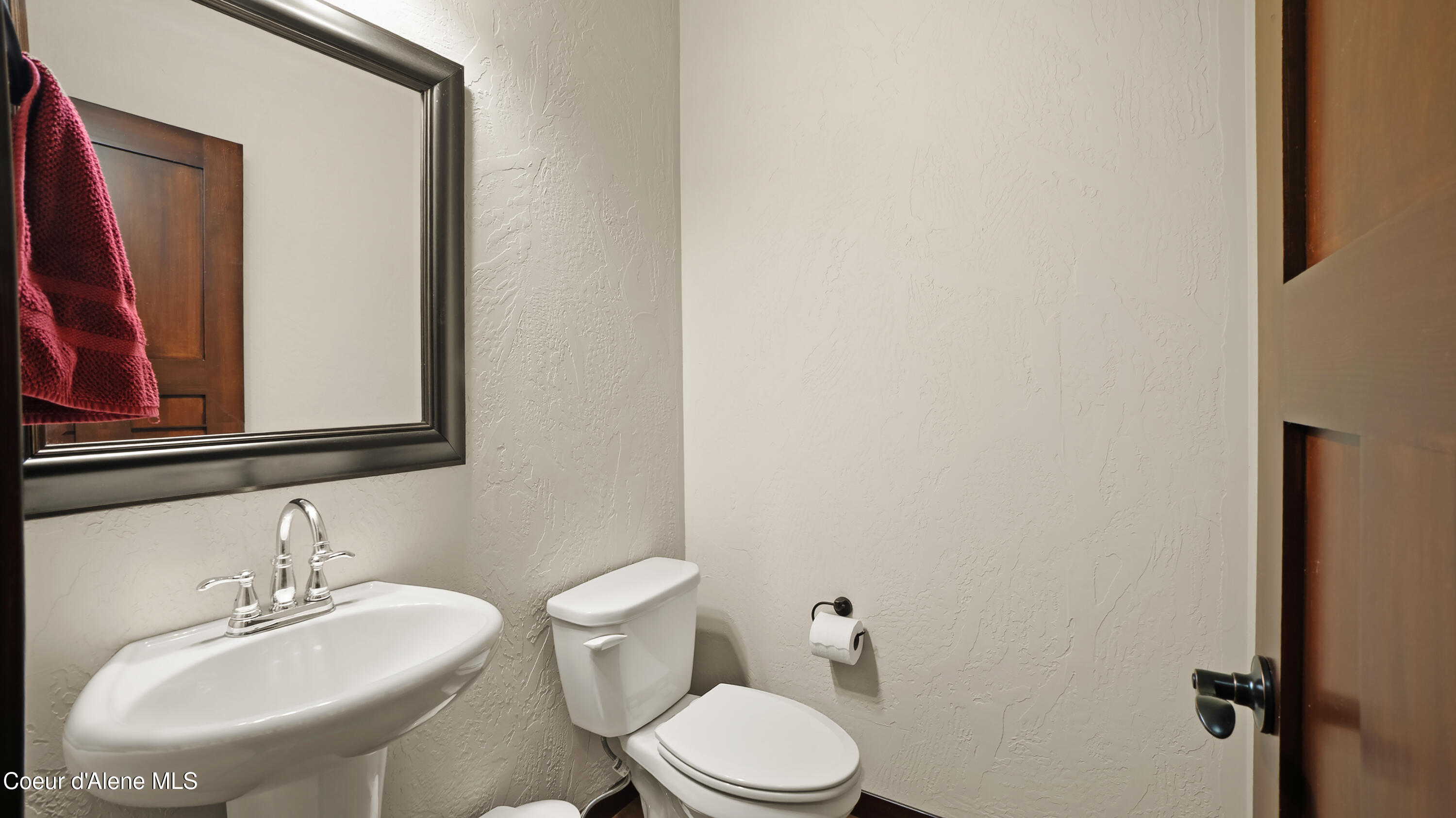 8517 West Eagle Ridge Road Coeur D'Alene, ID 83814 - Photo 29 of 37 8517WEagleRidgeRoad-BATHROOM