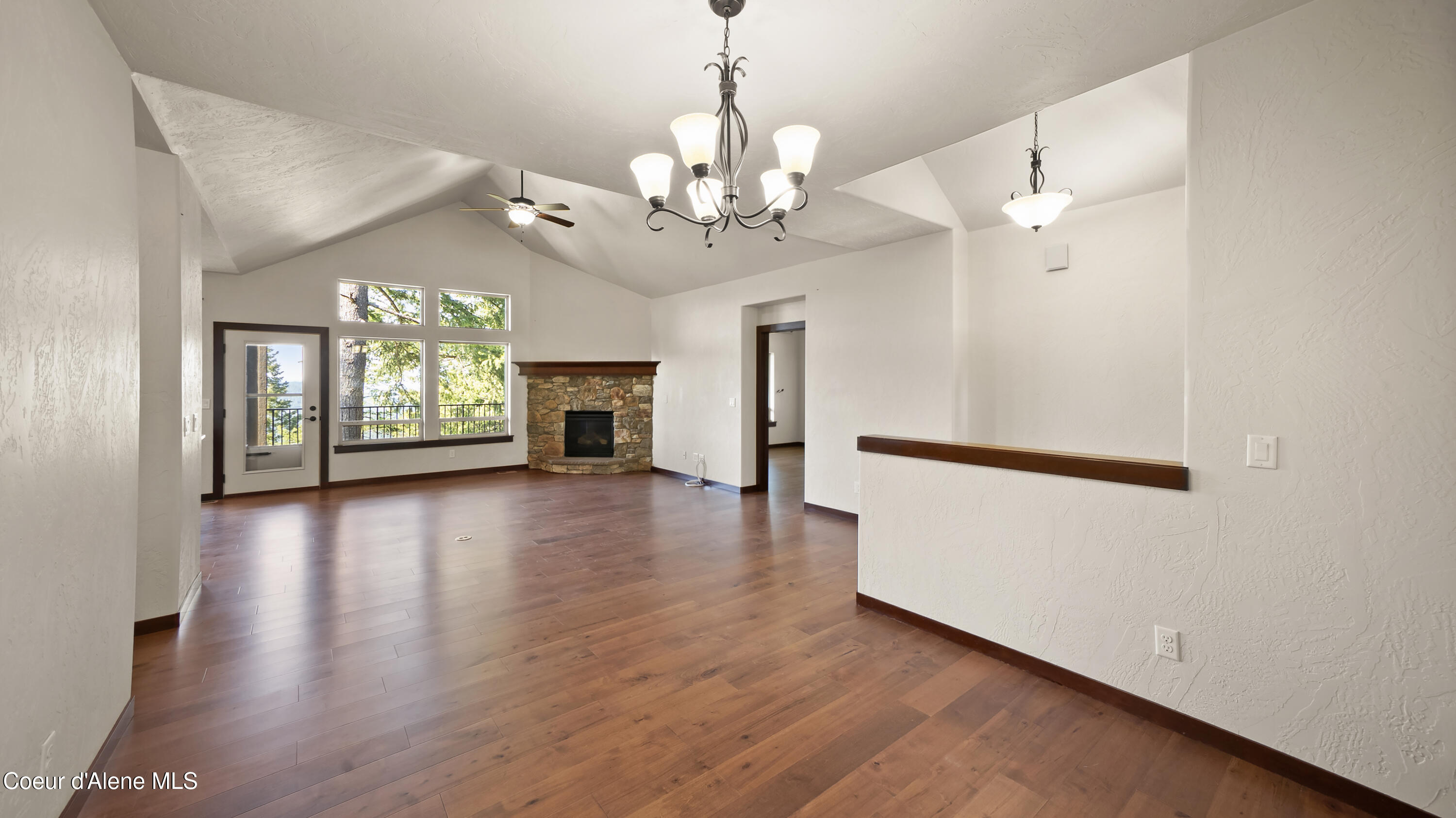 8517 West Eagle Ridge Road Coeur D'Alene, ID 83814 - Photo 6 of 37 8517WEagleRidgeRoad-LIVINGROOM (1)