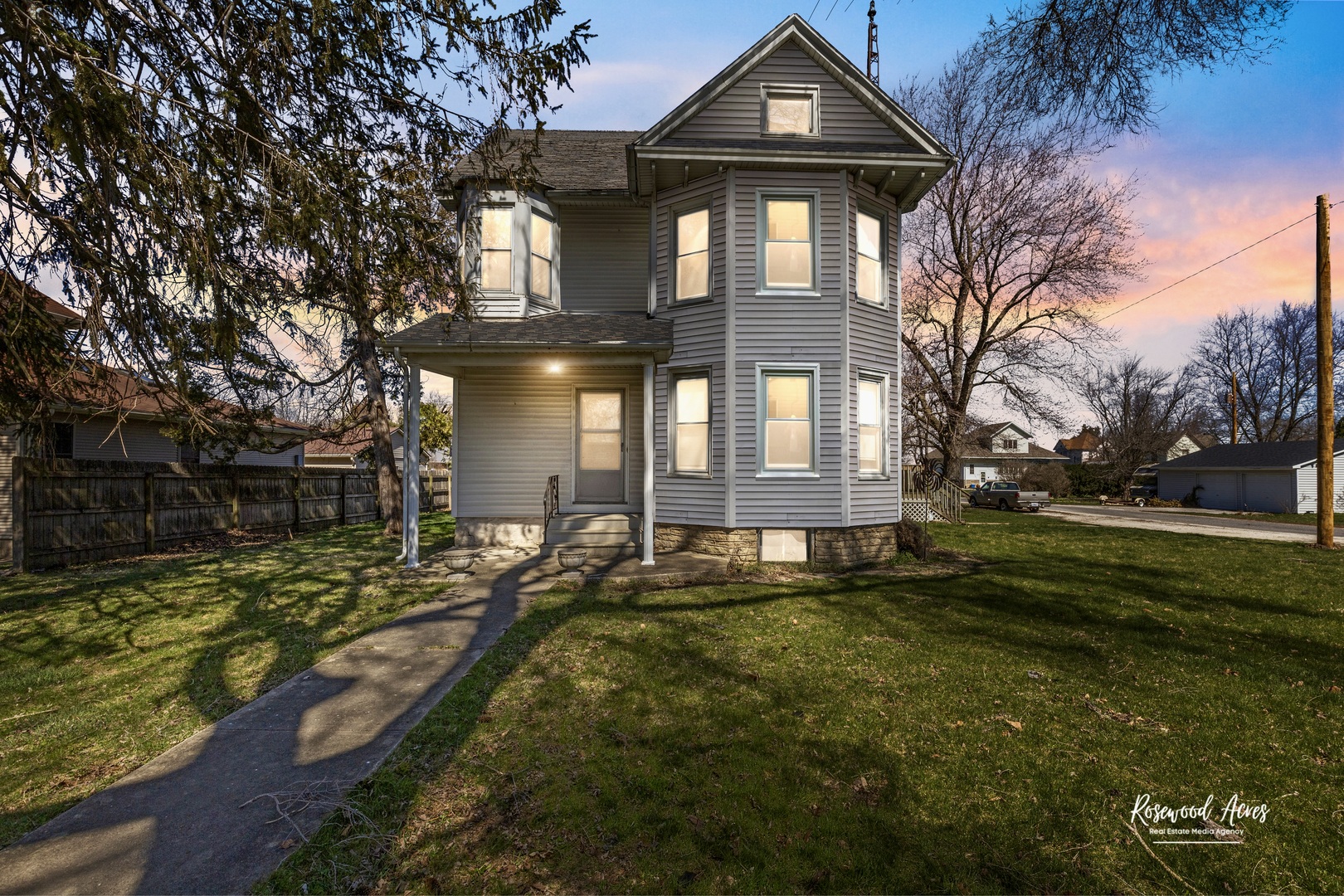 321 East Jackson Street Cullom, IL 60929 - Photo 1 of 22 a front view of a house with a yard