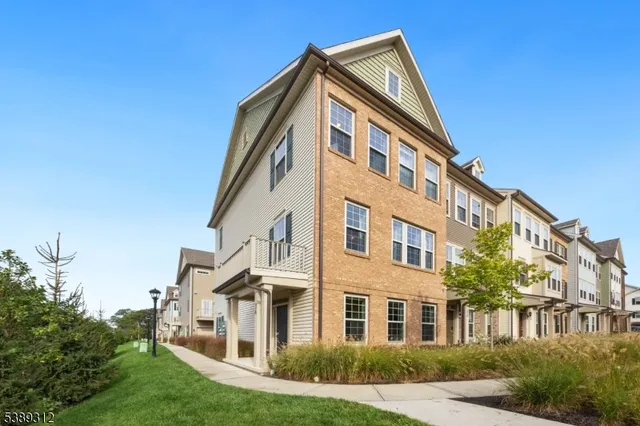 $899,000 | 36 Cortland Court, Livingston, NJ 07039