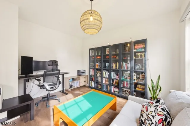 $899,000 | 36 Cortland Court, Livingston, NJ 07039