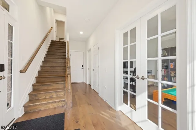 $899,000 | 36 Cortland Court, Livingston, NJ 07039