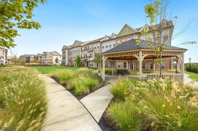 $899,000 | 36 Cortland Court, Livingston, NJ 07039