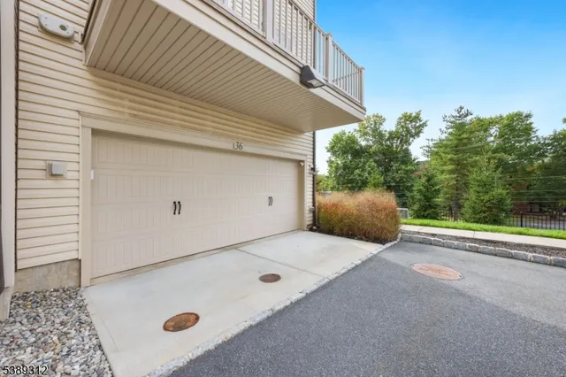 $899,000 | 36 Cortland Court, Livingston, NJ 07039