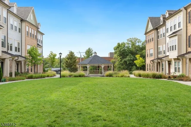 $899,000 | 36 Cortland Court, Livingston, NJ 07039