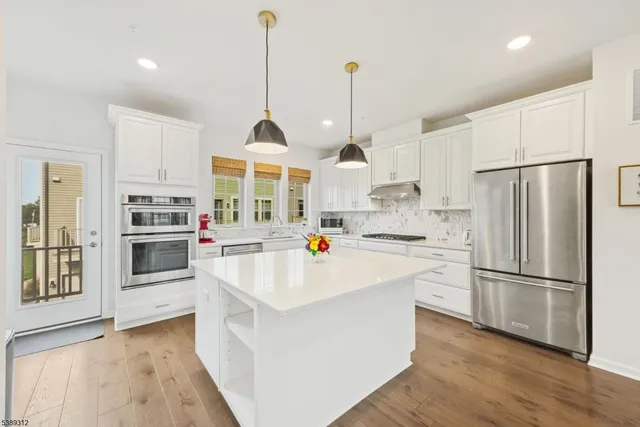 $899,000 | 36 Cortland Court, Livingston, NJ 07039