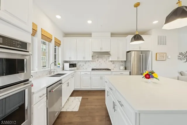 $899,000 | 36 Cortland Court, Livingston, NJ 07039