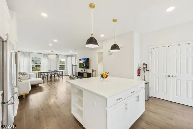 $899,000 | 36 Cortland Court, Livingston, NJ 07039