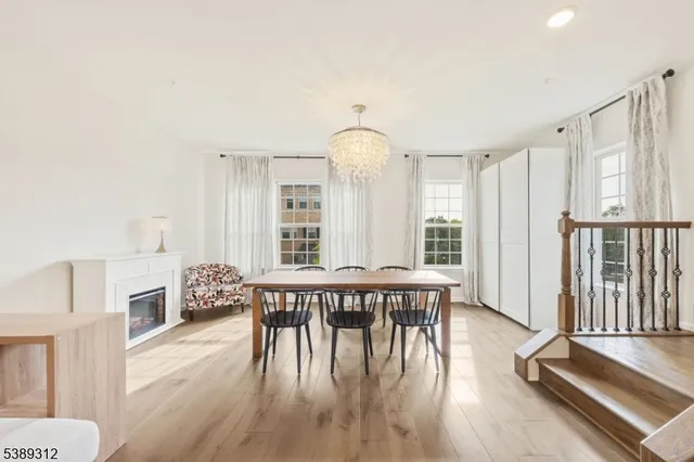 $899,000 | 36 Cortland Court, Livingston, NJ 07039