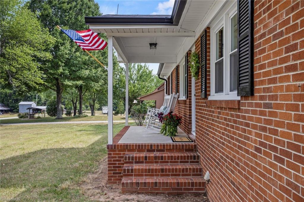 9771 Woodruff Road Kernersville, NC 27284 - Photo 4 of 46