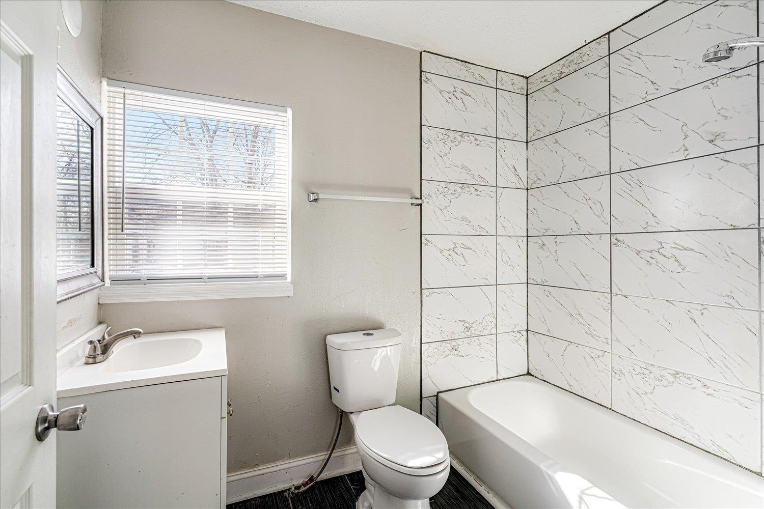 3084 Pershing Avenue Memphis, TN 38112 - Photo 20 of 30 a bathroom with a toilet a sink and a shower