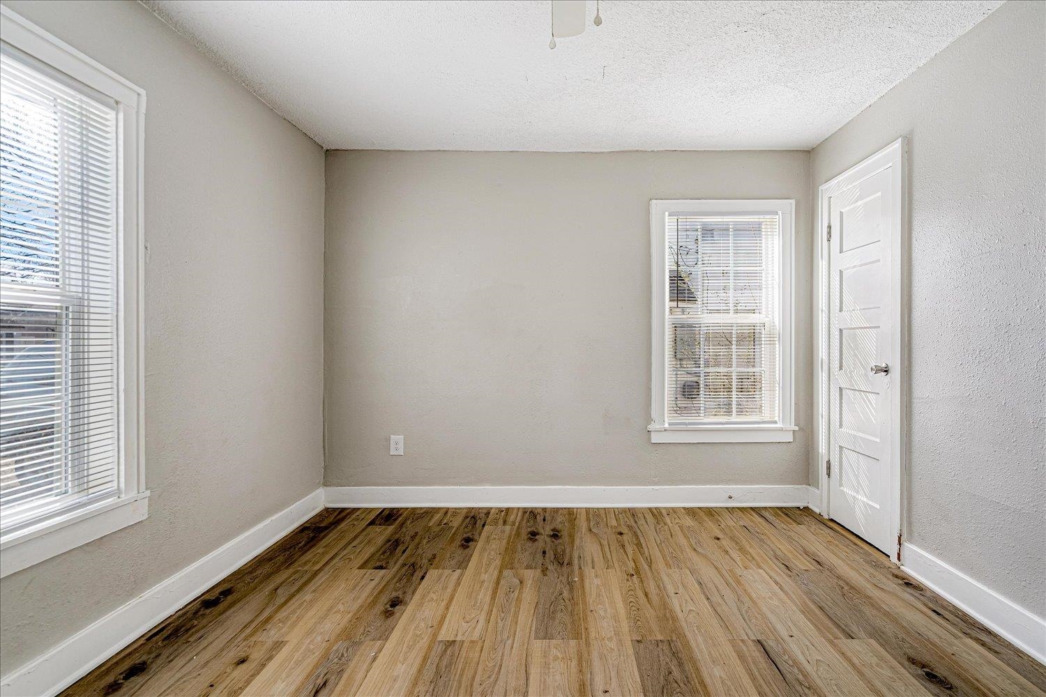 3084 Pershing Avenue Memphis, TN 38112 - Photo 23 of 30 Spare room featuring light wood finished floors, plenty of natural light, a textured ceiling, a textured wall, and a ceiling fan