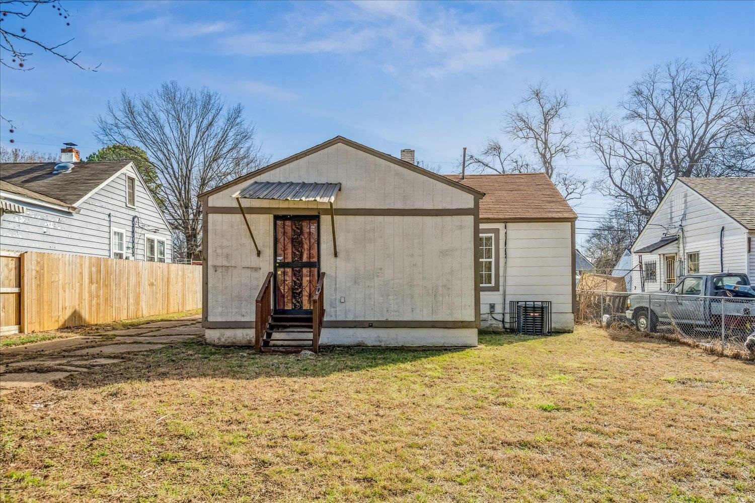 3084 Pershing Avenue Memphis, TN 38112 - Photo 28 of 30 Back of property featuring entry steps