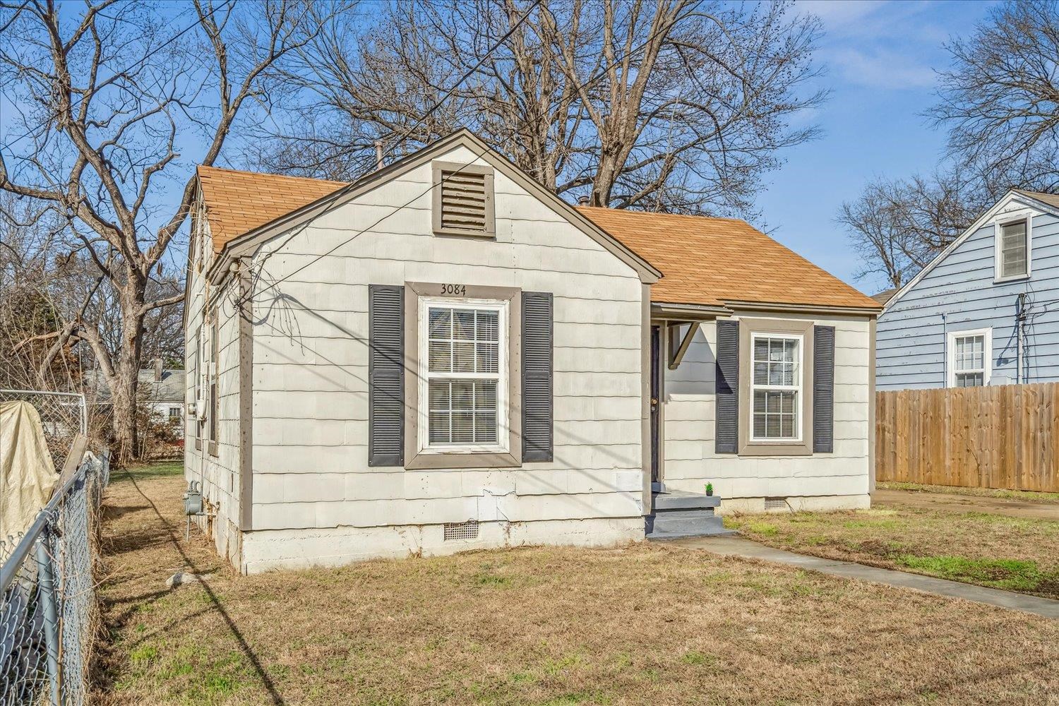 3084 Pershing Avenue Memphis, TN 38112 - Photo 6 of 30 a front view of a house with a yard