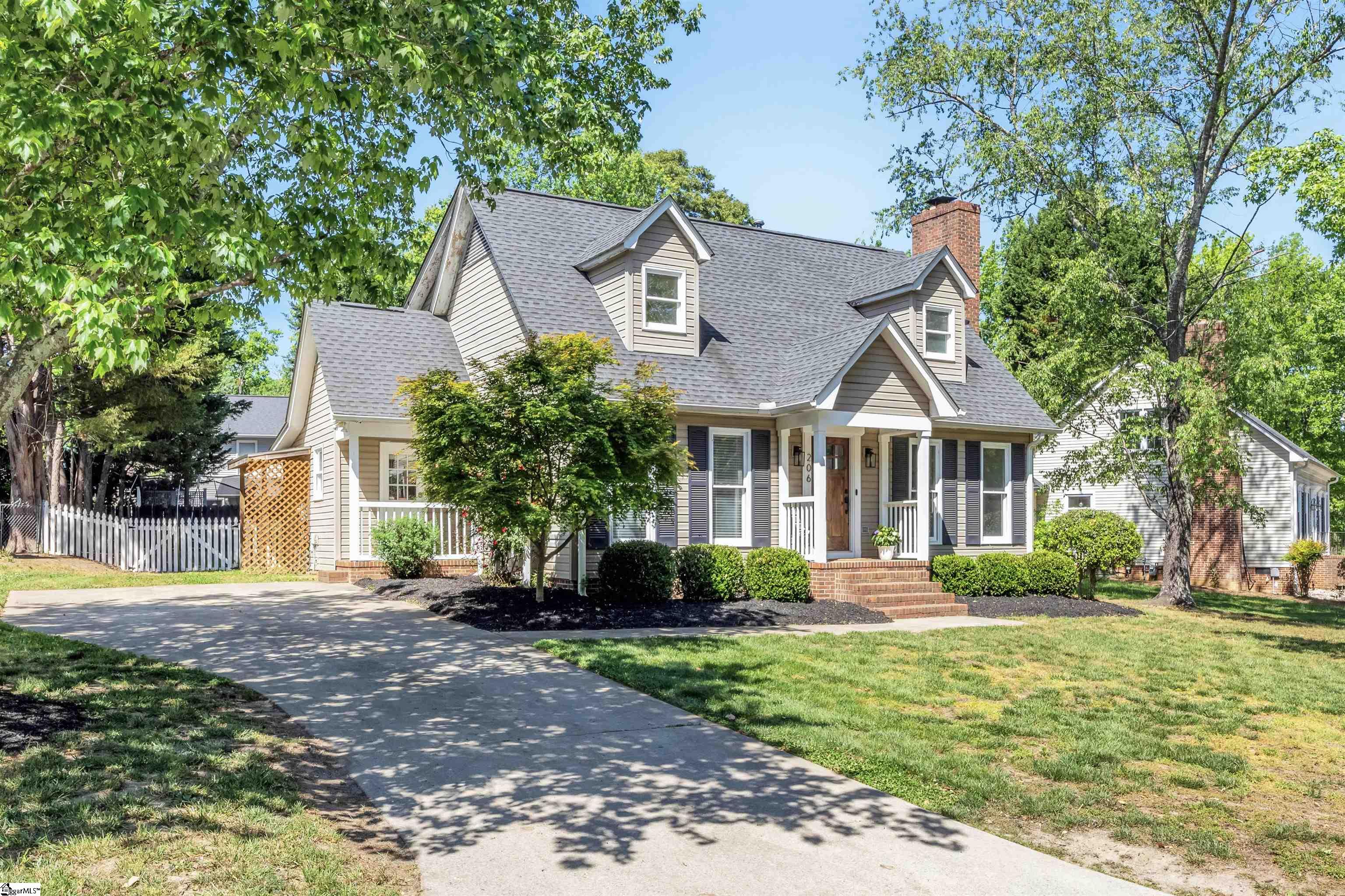 206 Spring View Lane Taylors, SC 29687 - Photo 4 of 37 Gallery Image 4
