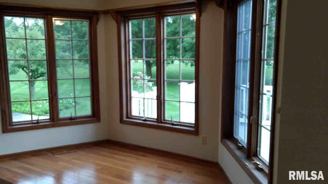 6415 James Road Bettendorf, IA 52722 - Photo 12 of 24 Gallery Image 12