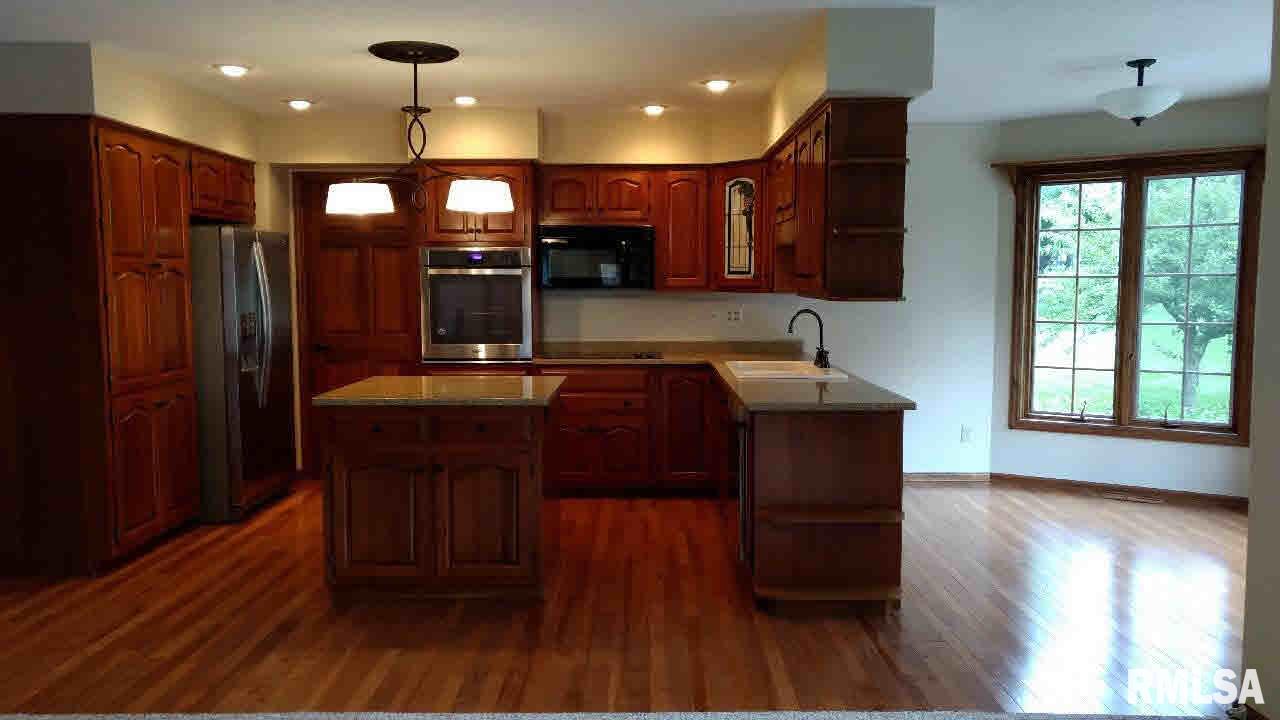 6415 James Road Bettendorf, IA 52722 - Photo 3 of 24 Gallery Image 3