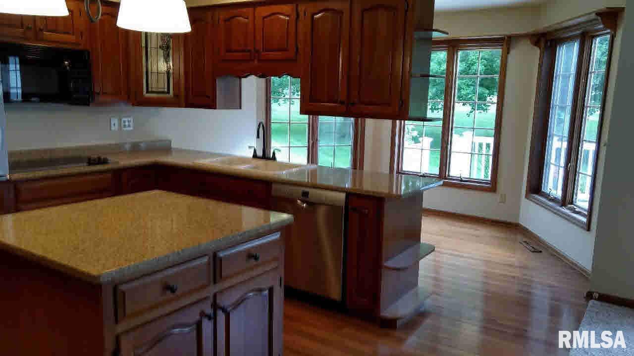 6415 James Road Bettendorf, IA 52722 - Photo 5 of 24 Gallery Image 5