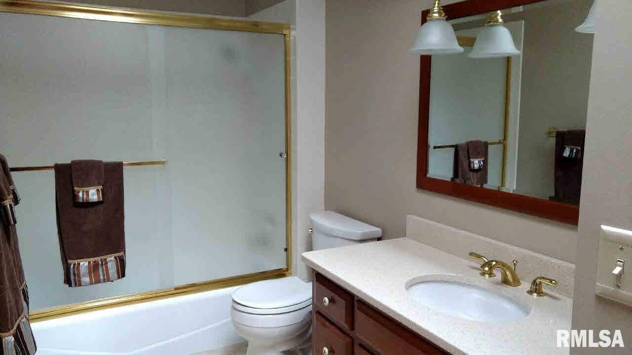 6415 James Road Bettendorf, IA 52722 - Photo 10 of 24 Gallery Image 10