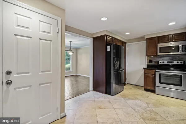 $880,000 | 6110 Green Cap Place, Fairfax, VA 22030