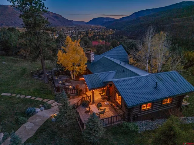 a view of residential houses with yard and entertaining space