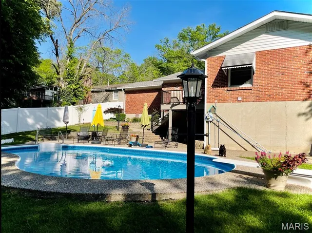 $299,900 | 4325 Tanglebrook Drive, Florissant, MO 63033