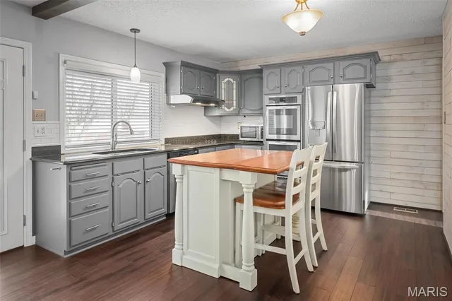 $299,900 | 4325 Tanglebrook Drive, Florissant, MO 63033