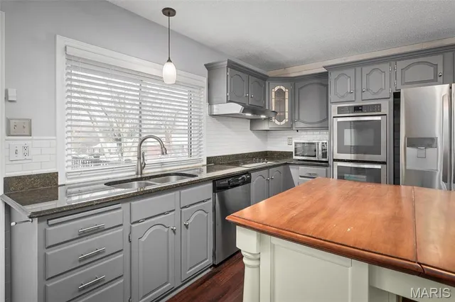 $299,900 | 4325 Tanglebrook Drive, Florissant, MO 63033