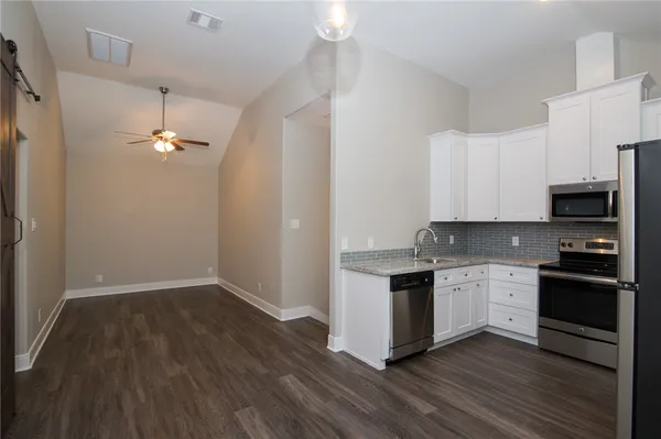 $2,000 | 701 Hereford Street, Unit A, College Station, TX 77840