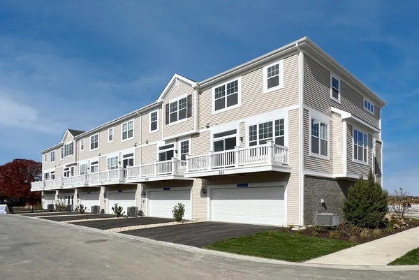 $3,500 | 309 Timberleaf Circle, Roselle, IL 60172