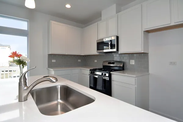 $3,500 | 309 Timberleaf Circle, Roselle, IL 60172