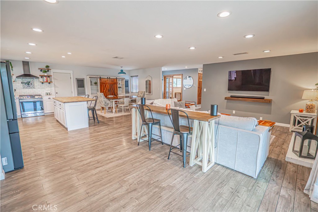 604 North Hudspeth Avenue Simi Valley, CA 93065 - Photo 8 of 60