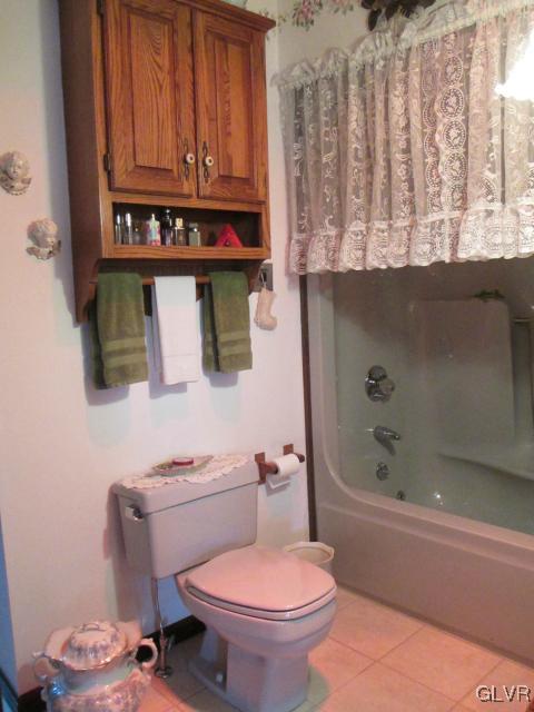 317 Filetown Road Nazareth, PA 18064 - Photo 23 of 37 a bathroom with a toilet a sink and bathtub