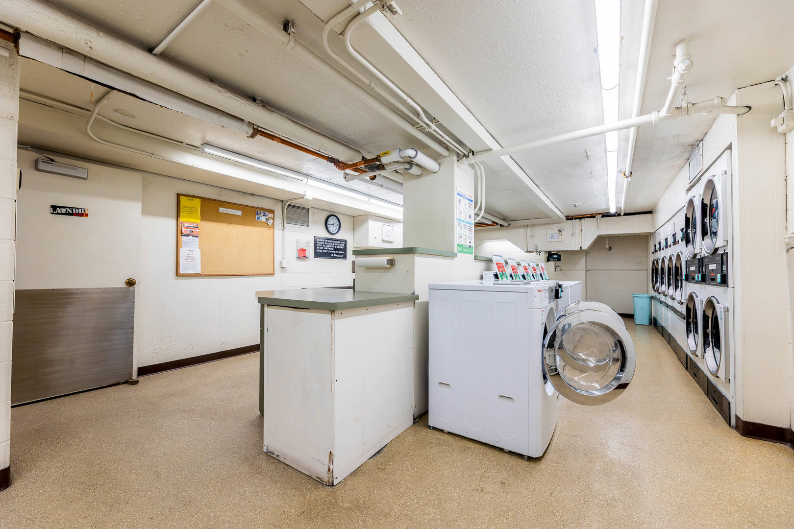 1 East Scott Street, Unit 2004 Chicago, IL 60610 - Photo 16 of 21