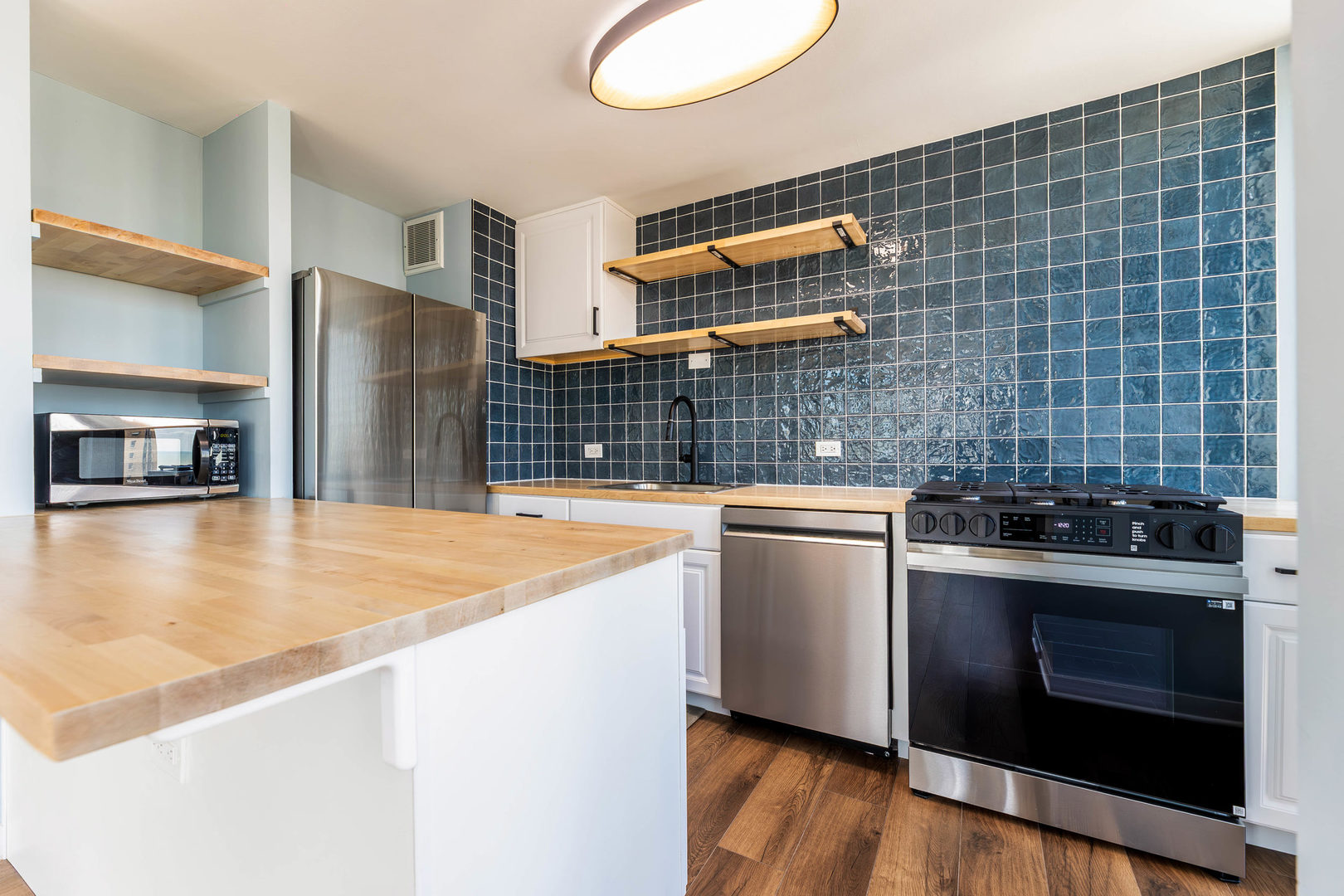 1 East Scott Street, Unit 2004 Chicago, IL 60610 - Photo 7 of 21