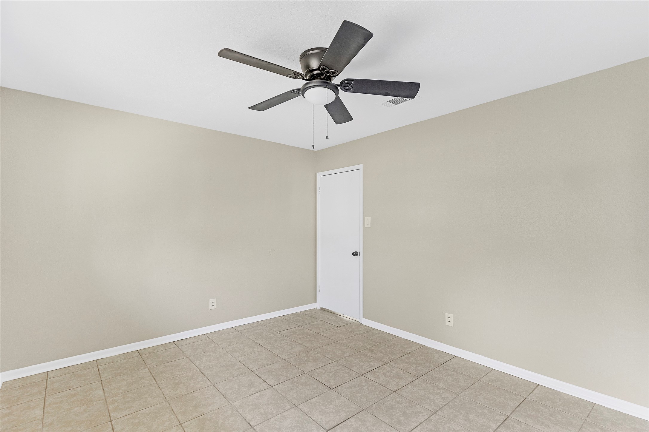 906 Broad Ripple Drive Huffman, TX 77336 - Photo 19 of 30 Just across the way is the next bedroom.