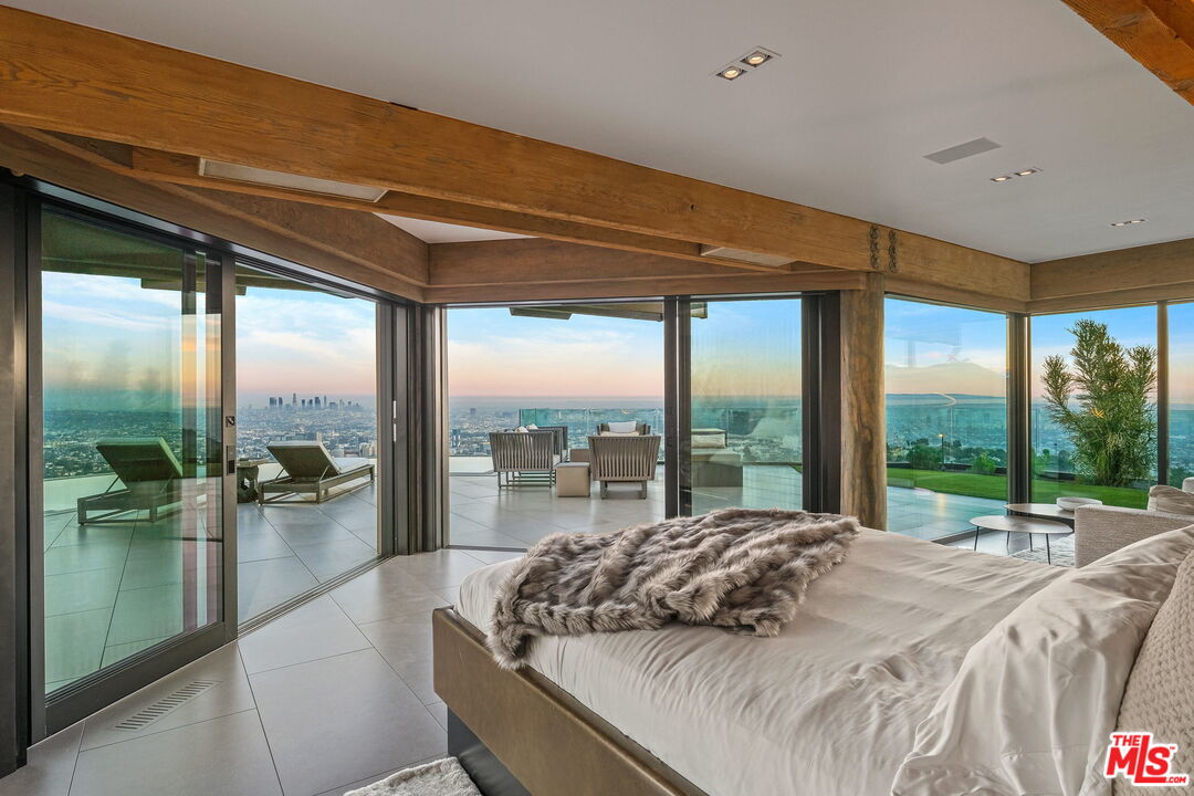 7000 Macapa Drive Los Angeles, CA 90068 - Photo 14 of 54