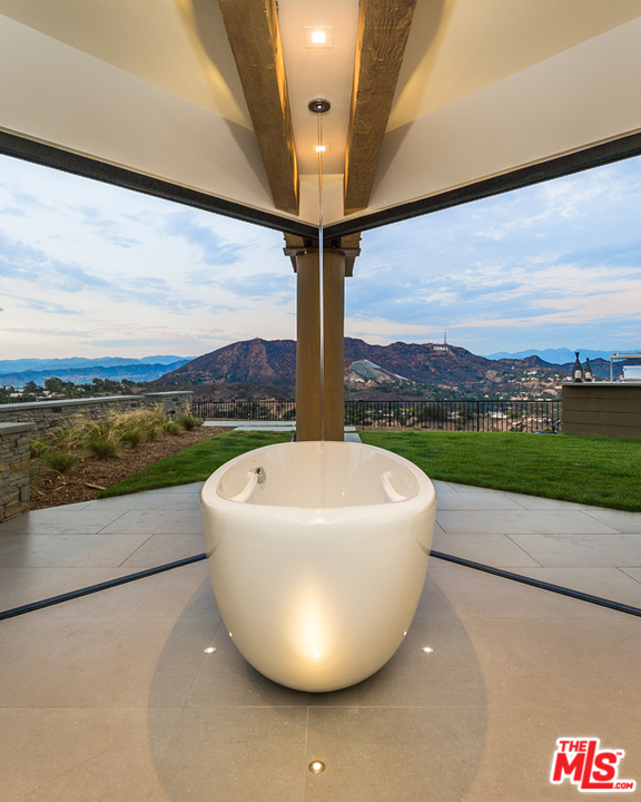 7000 Macapa Drive Los Angeles, CA 90068 - Photo 15 of 54