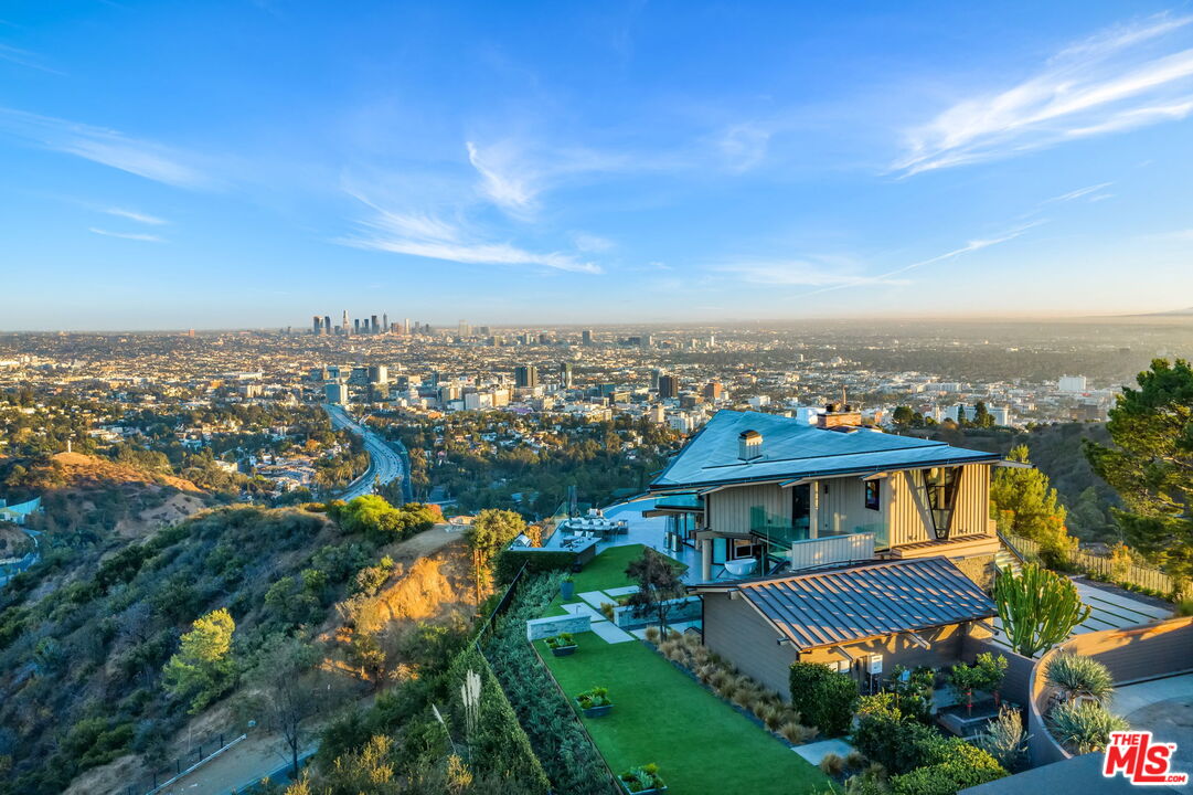 7000 Macapa Drive Los Angeles, CA 90068 - Photo 3 of 54