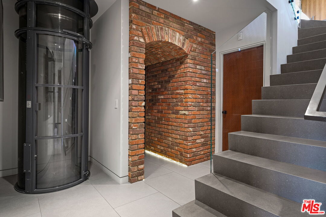 7000 Macapa Drive Los Angeles, CA 90068 - Photo 27 of 54